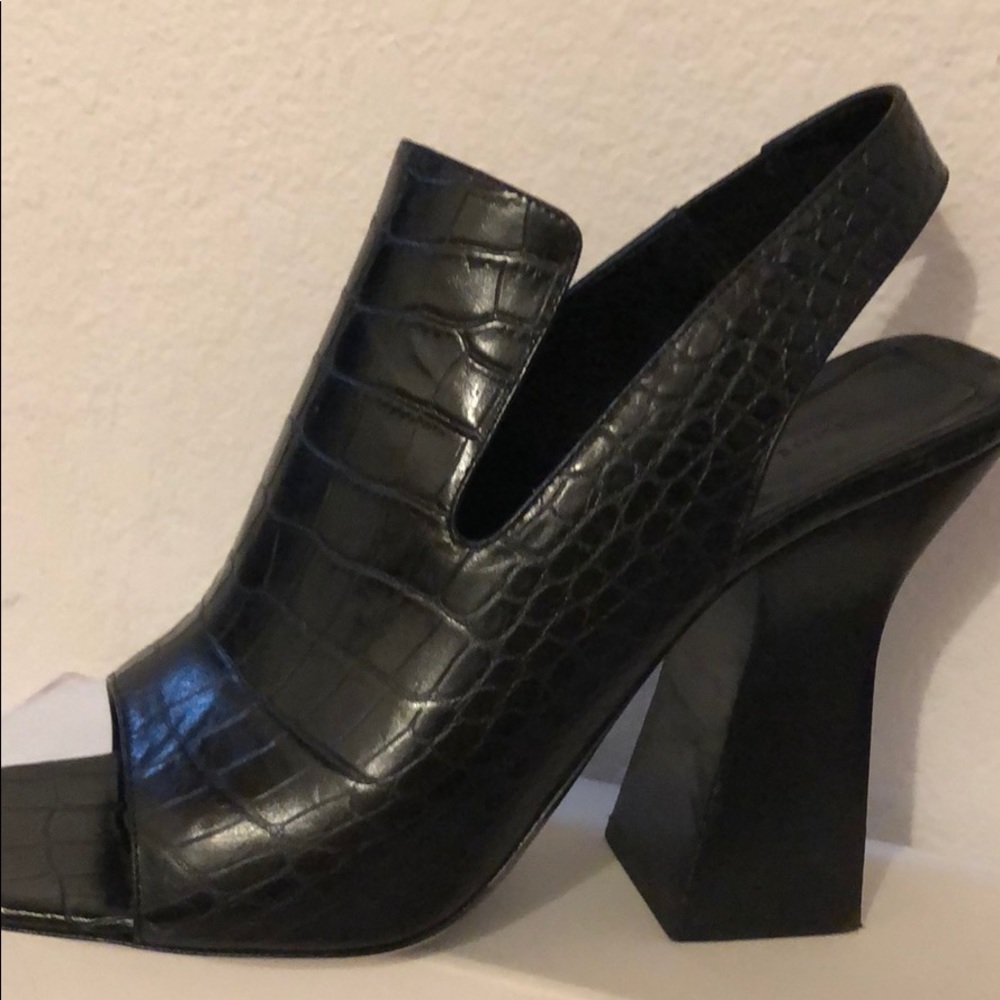 Shoes - Picture 4 of 7